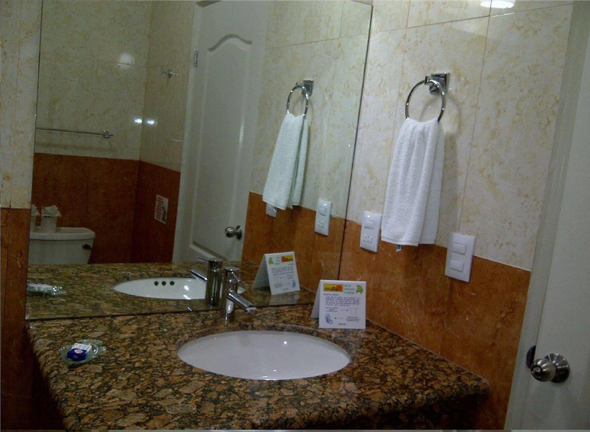Hotel Isleno Isla Mujeres Buitenkant foto