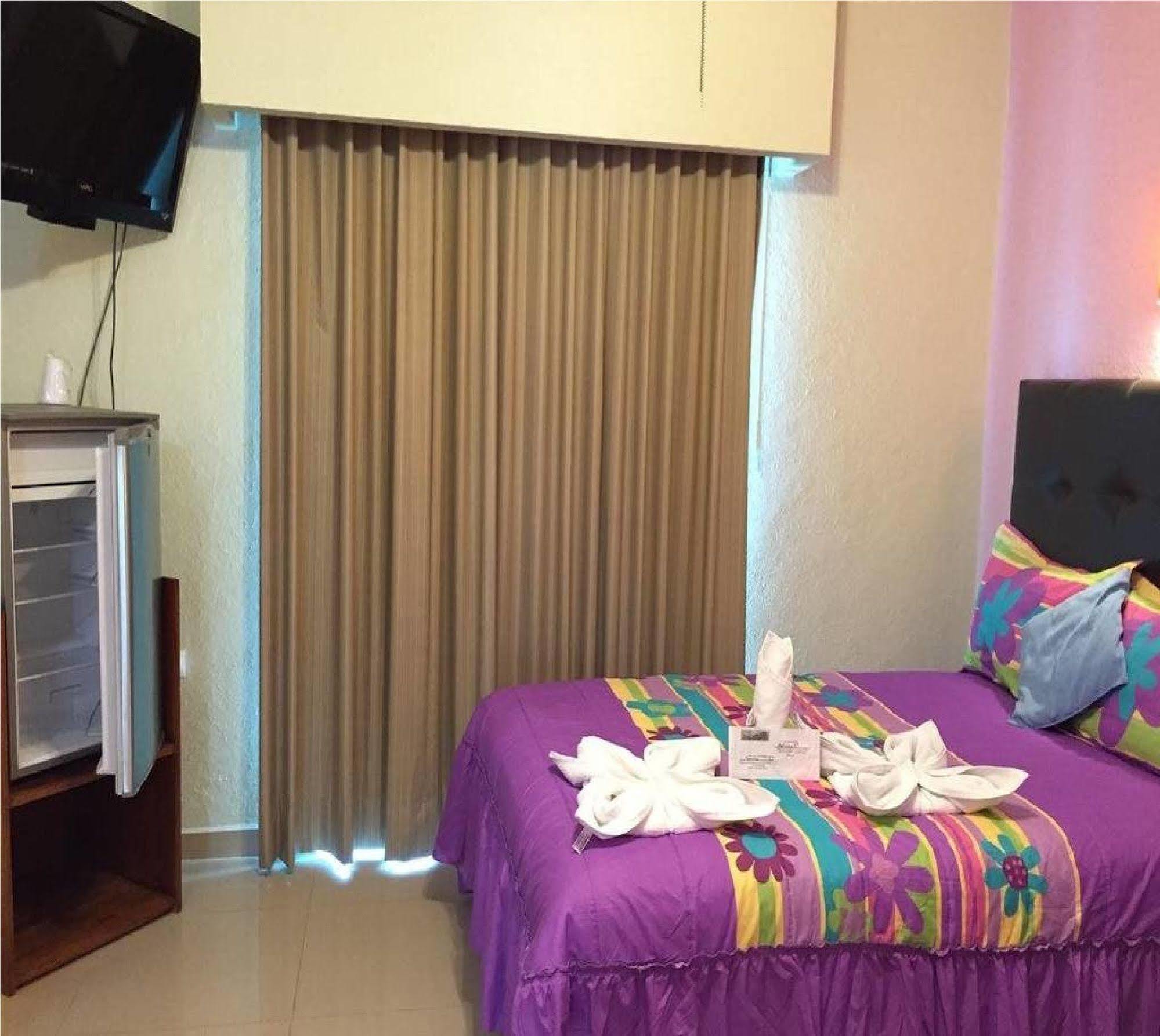 Hotel Isleno Isla Mujeres Buitenkant foto